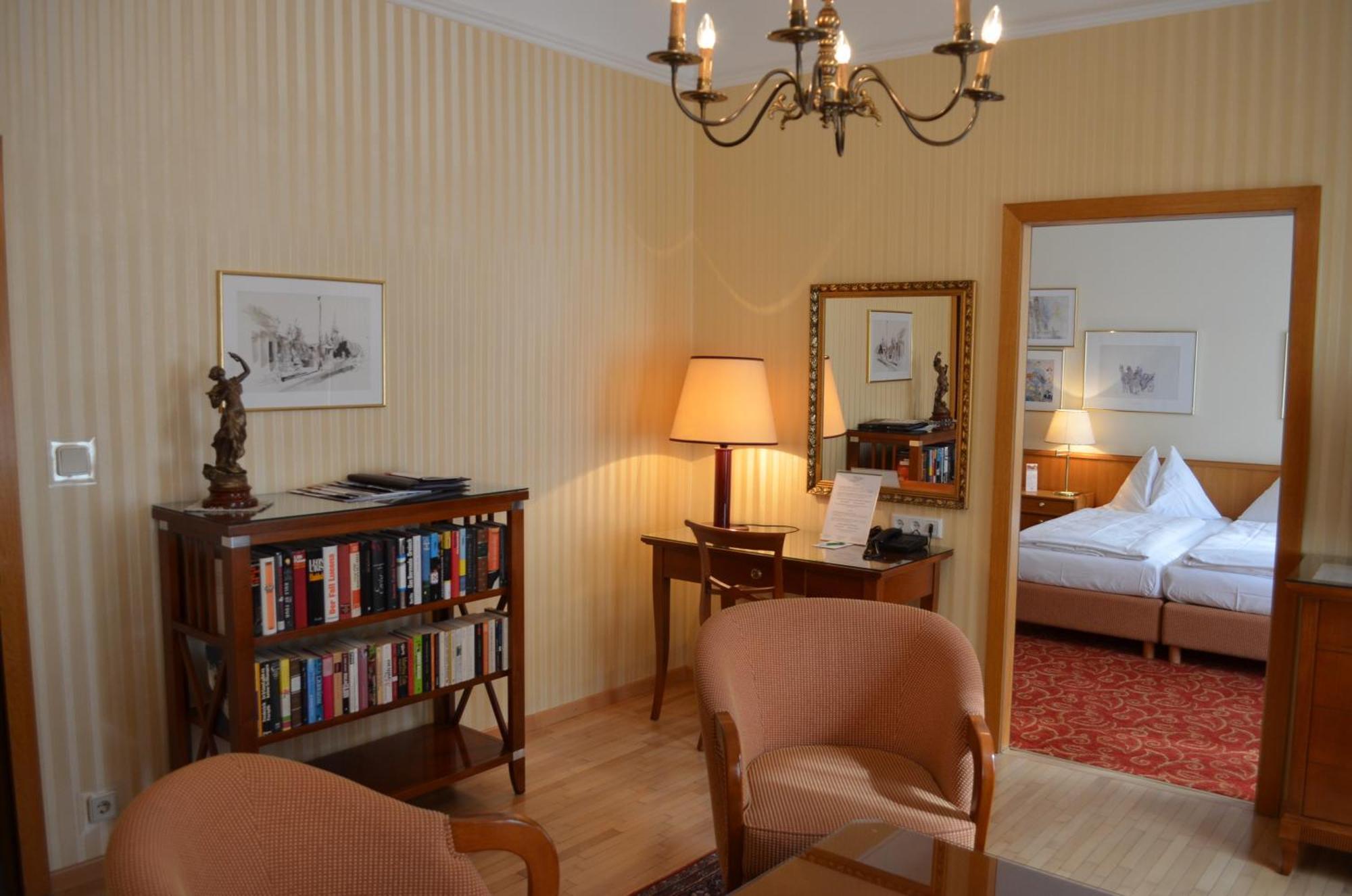 Hotel Jaeger - Family Tradition Since 1911 Wenen Buitenkant foto
