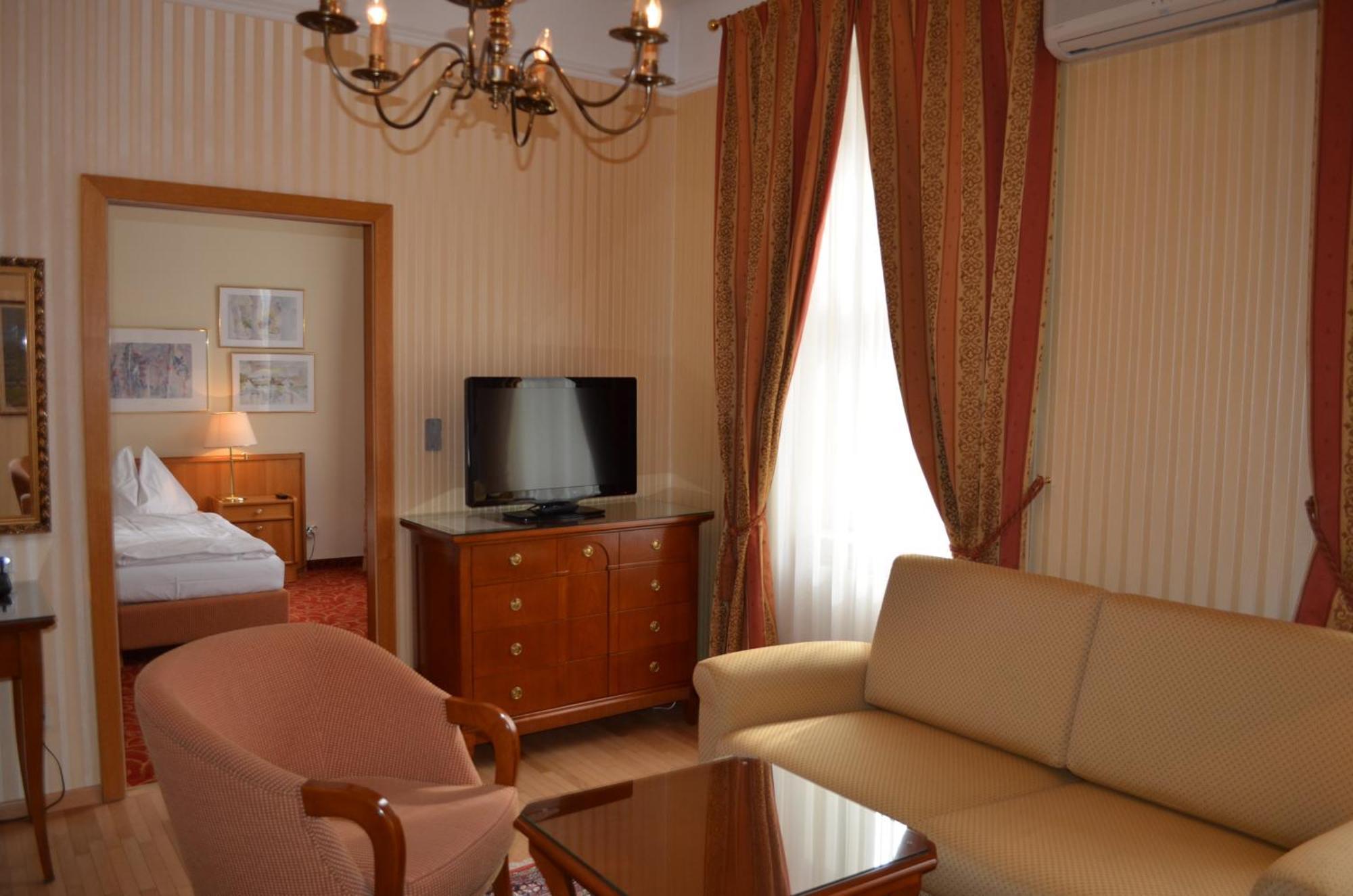 Hotel Jaeger - Family Tradition Since 1911 Wenen Kamer foto